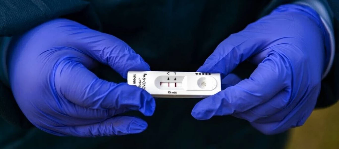 Κυβέρνηση: Έρχεται το «τέλος» των self test για τους... πλήρως εμβολιασμένους - Τι σχεδιάζουν